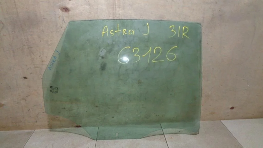 Стекло двери задней правой Opel Astra J
