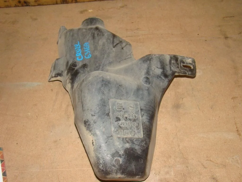 Бачок омывателя лобового стекла Chevrolet Cruze J300