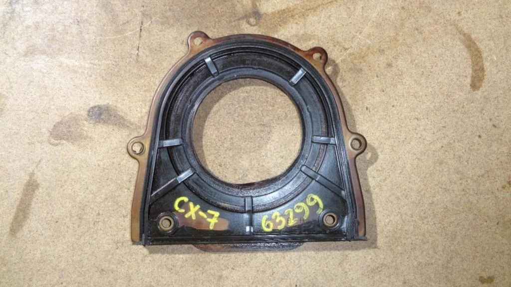 Крышка коленвала задняя Mazda CX-7 ER