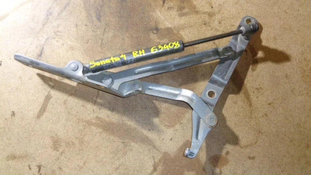 Петля крышки багажника Hyundai Sonata EF