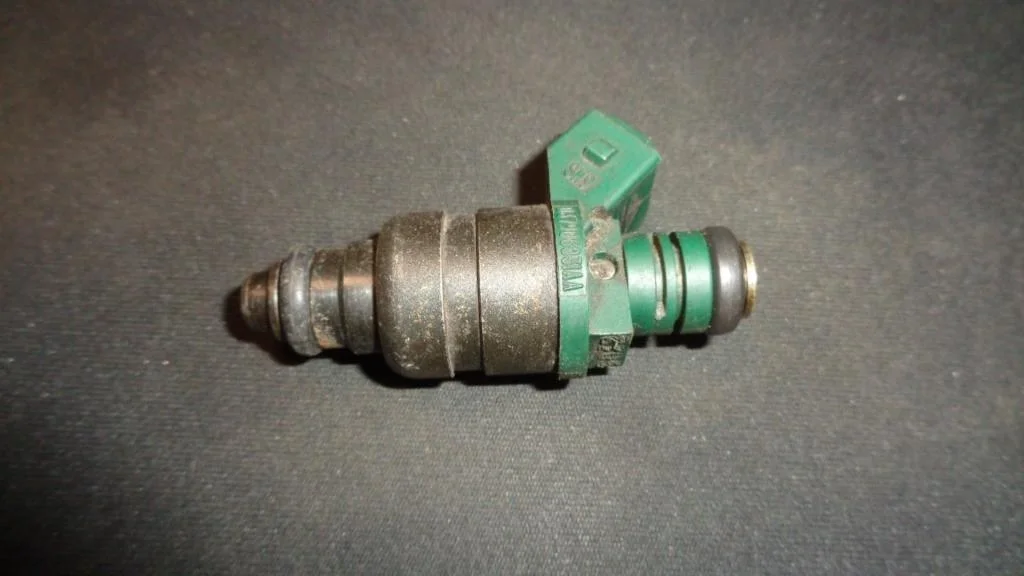 Форсунка топливная Volkswagen Golf 4