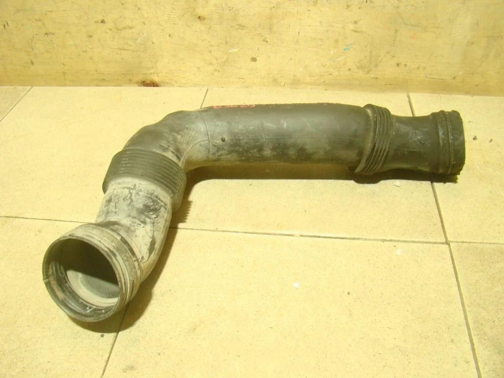 Патрубок воздушного фильтра Volkswagen Golf Plus 2011