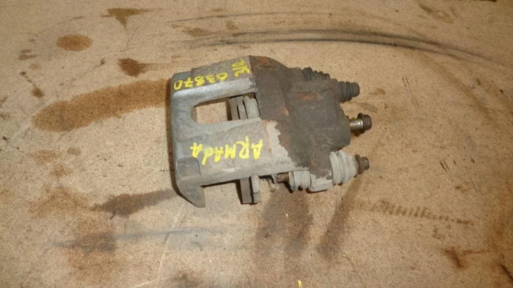 Суппорт задний правый Nissan Armada 2003 TA60