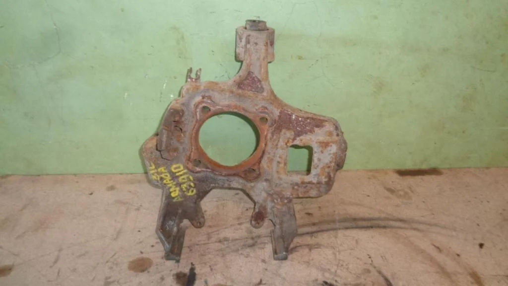 Кулак поворотный задний левый Nissan Armada 2003 TA60