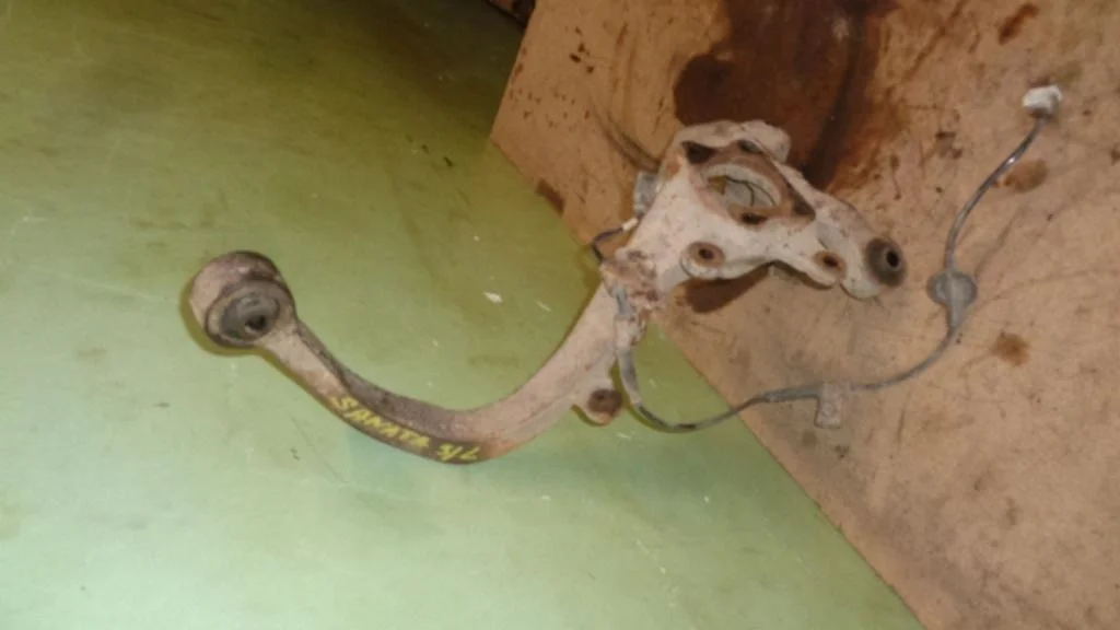 Кулак поворотный задний левый Hyundai Sonata EF