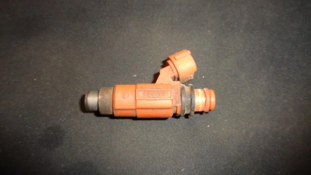 Форсунка топливная Mitsubishi Carisma DA