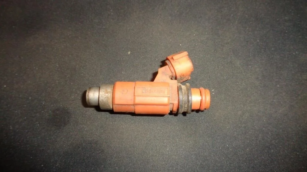 Форсунка топливная Mitsubishi Carisma DA