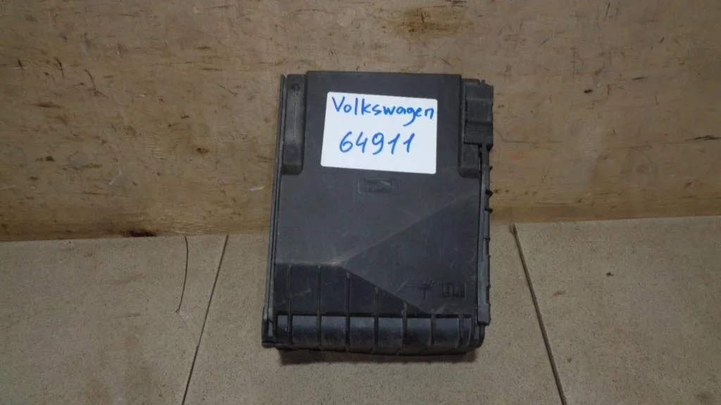 Крышка блока предохранителей Volkswagen Golf Plus 2011