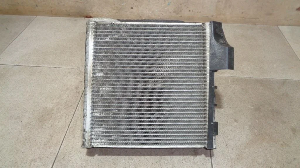 Испаритель кондиционера Volkswagen Golf Plus 2011