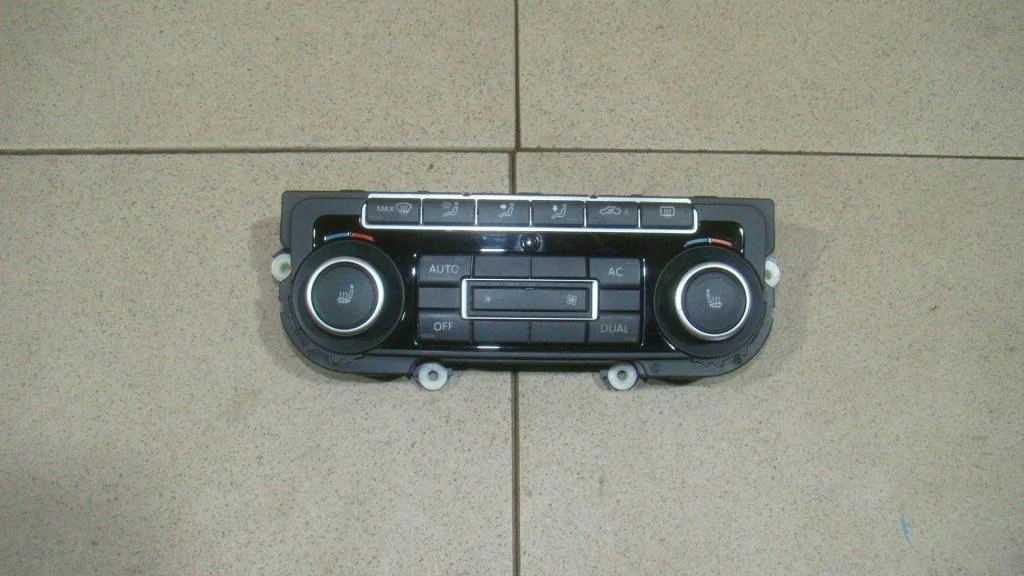 Блок управления климатической установкой Volkswagen Tiguan 1 2012 NF