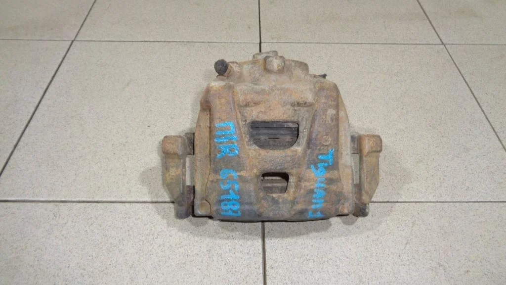 Суппорт передний правый Volkswagen Tiguan 1 2012 NF