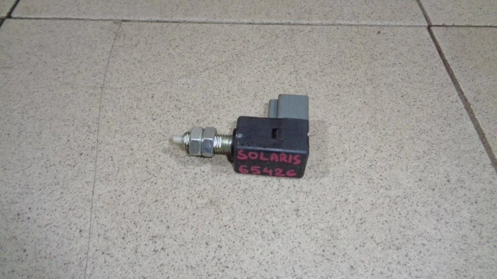 Датчик включения стопсигнала Hyundai Solaris 1 2011 RB