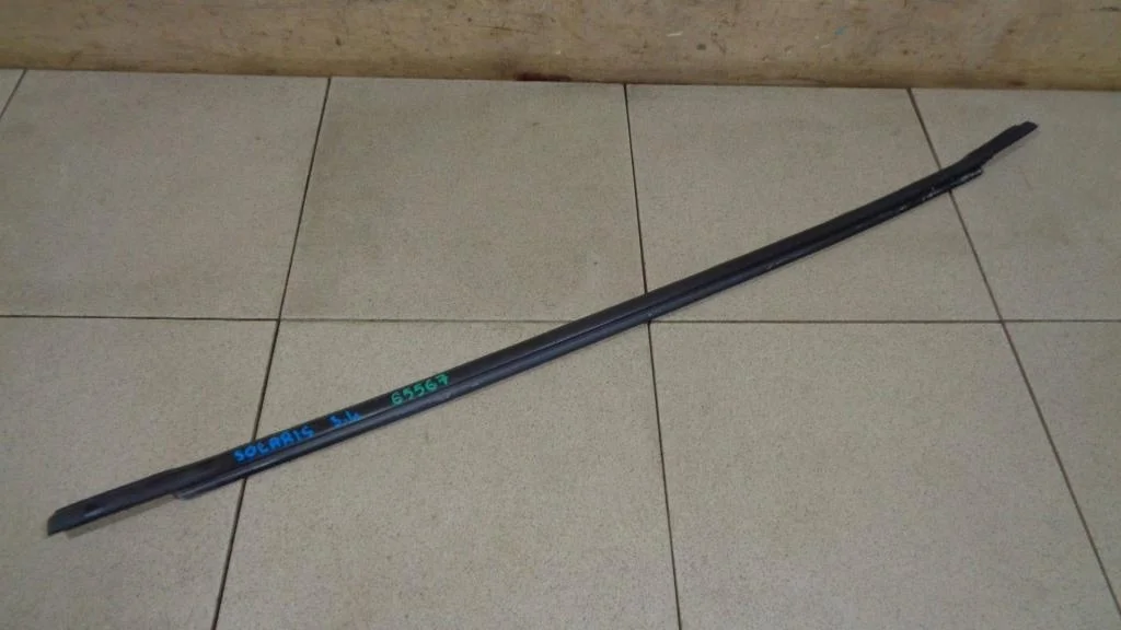 Накладка стекла заднего левого Hyundai Solaris 1 2011 RB