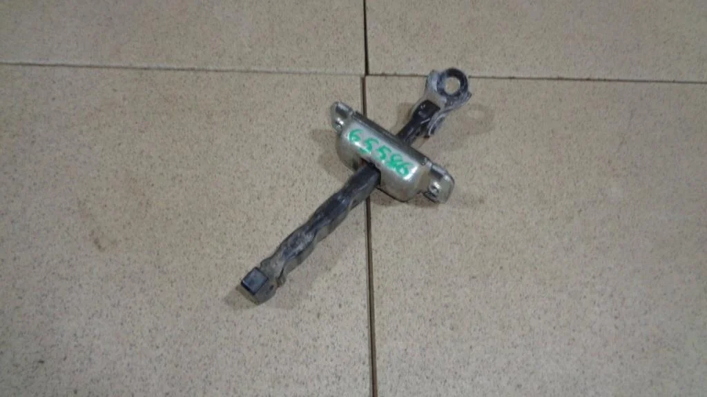 Ограничитель двери Hyundai Solaris 1 2011 RB