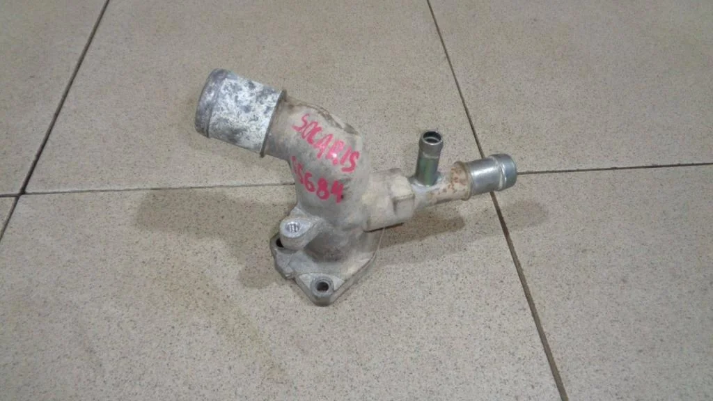 Фланец двигателя системы охлаждения Hyundai Solaris 1 2011 RB