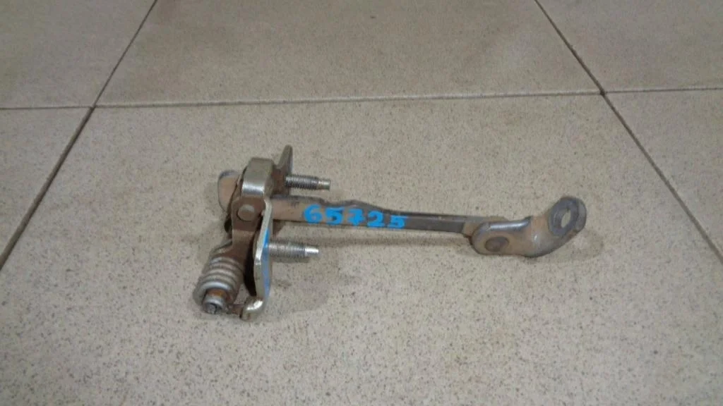 Ограничитель двери Renault Sandero 1 BS