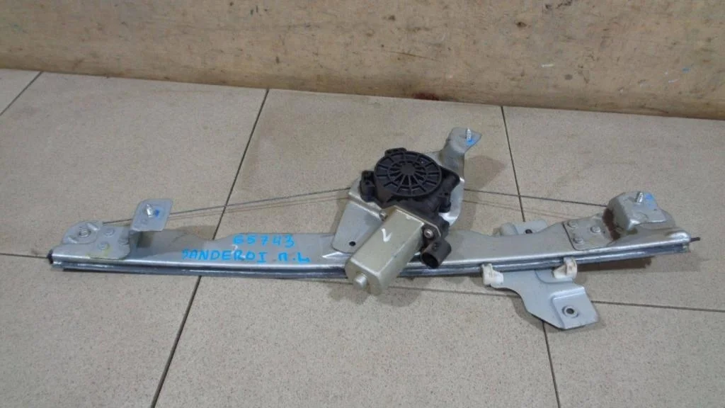 Стеклоподъемник передний левый Renault Sandero 1 BS