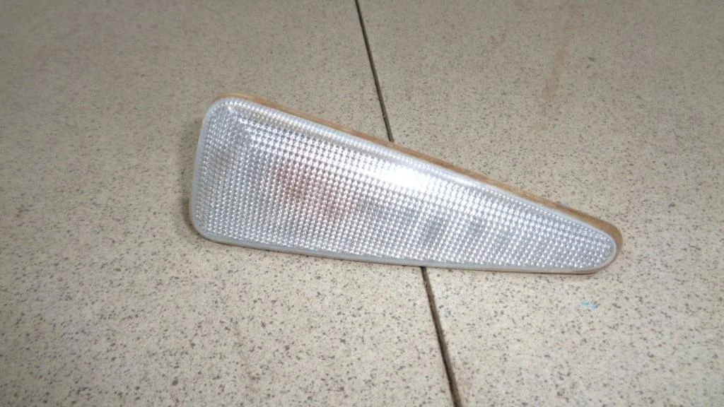 Повторитель на крыло правый Renault Sandero 1 BS