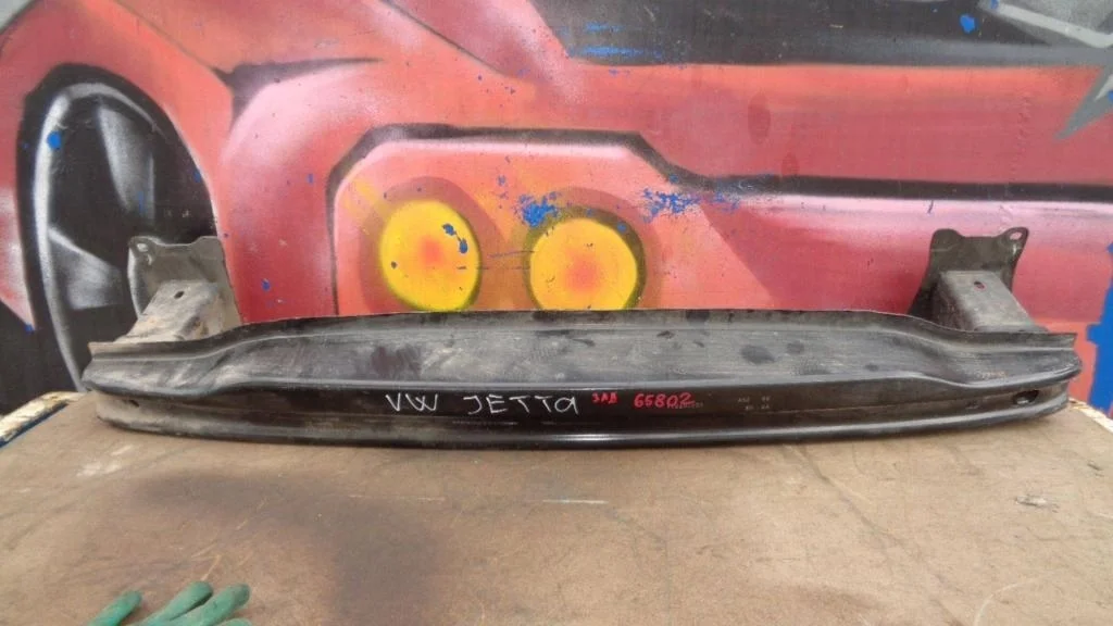 Усилитель заднего бампера Volkswagen Jetta A6