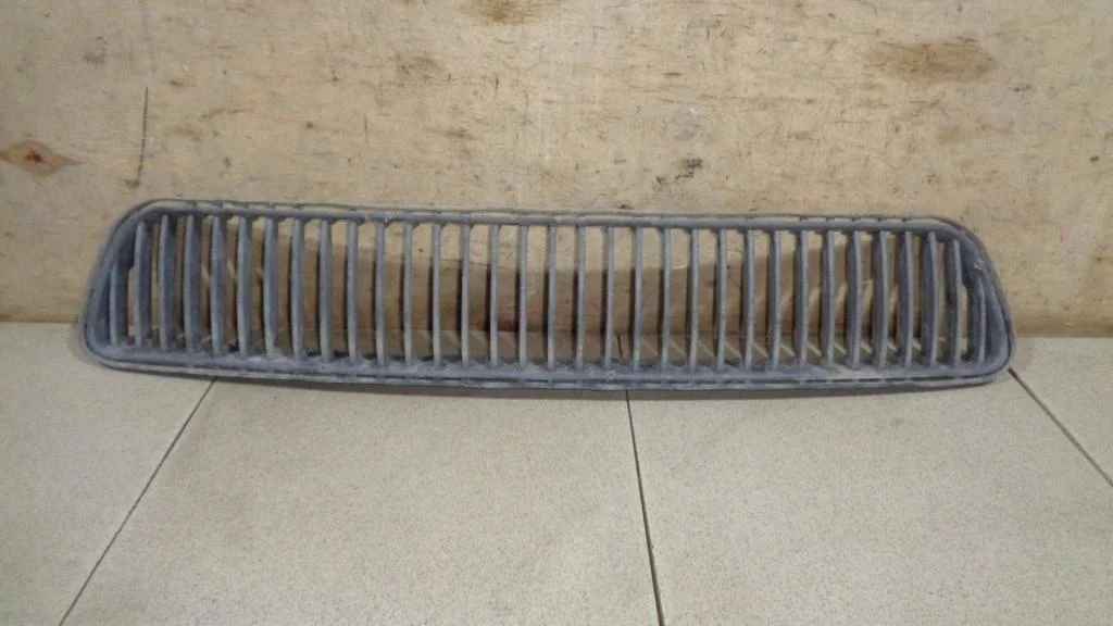 Решетка в бампер центральная Skoda Fabia 1 2005 6Y