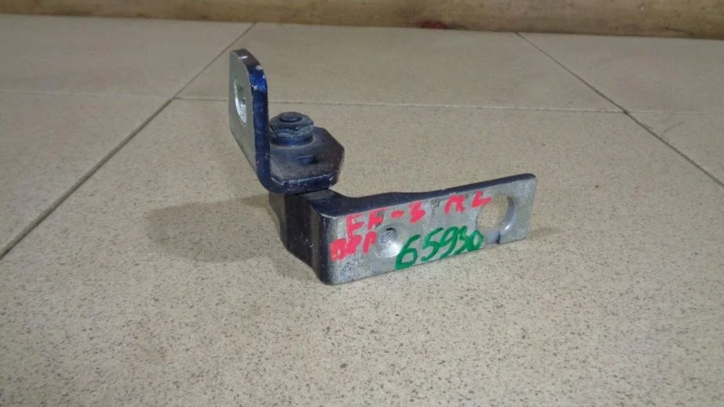 Петля двери Ford Focus 3
