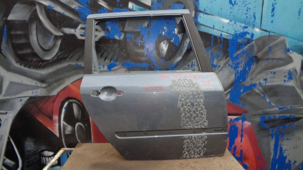 Дверь задняя правая Peugeot 307