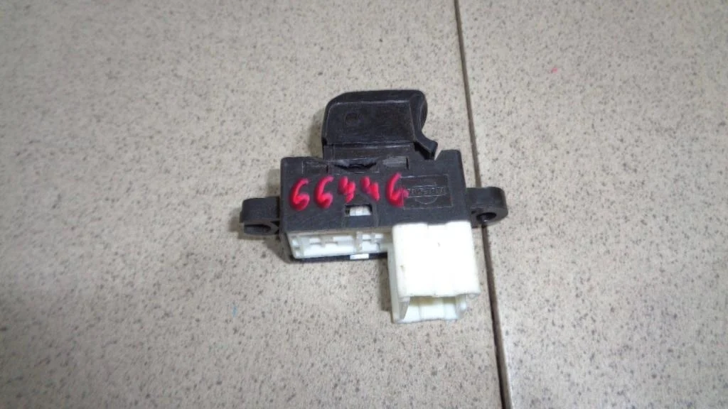 Кнопка стеклоподъемника Subaru Impreza 2011 G12, GE, GH