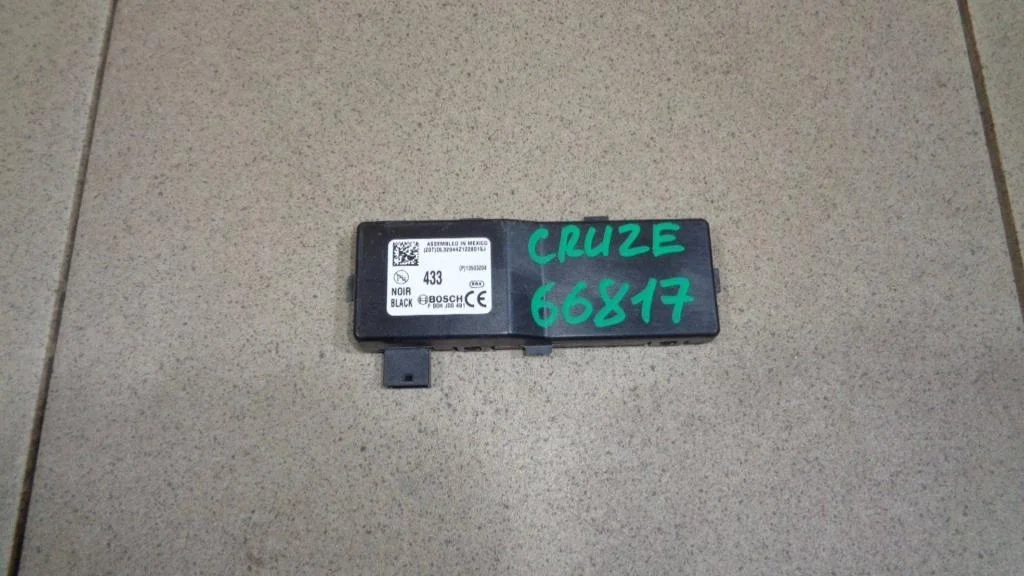 Блок управления центральным замком Chevrolet Cruze J300
