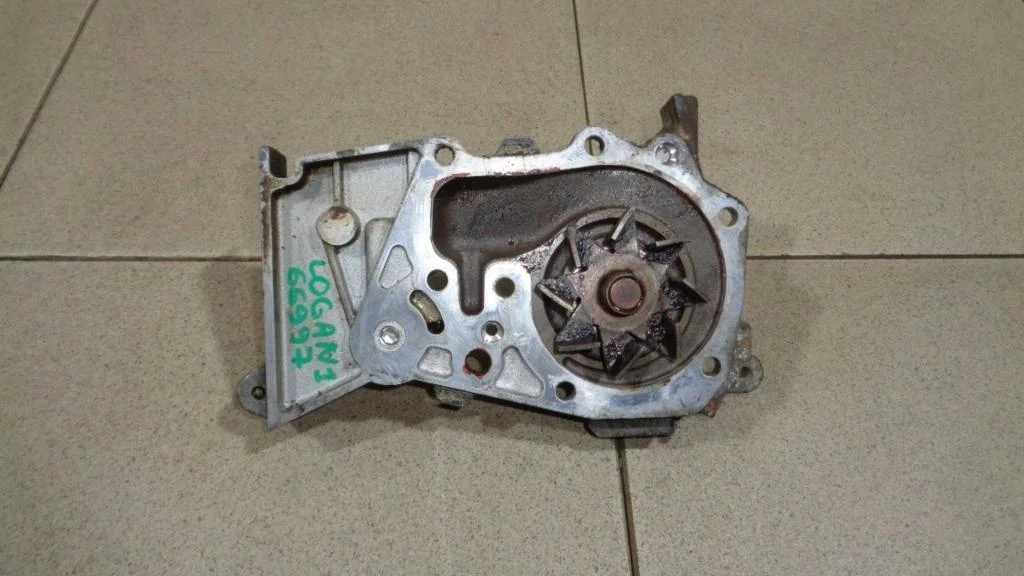 Помпа Renault Logan 1 L90