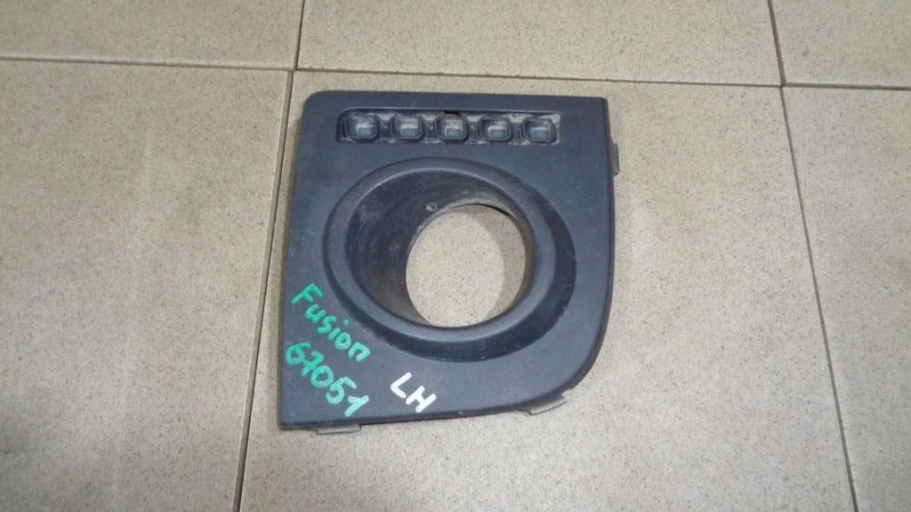 Рамка противотуманой фары левой Ford Fusion CBK