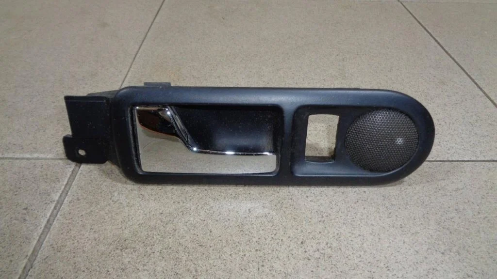 Ручка двери задней внутренняя левая Volkswagen Passat B5