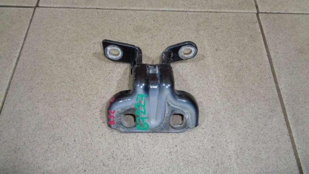 Петля двери задней левой верхняя Chevrolet Cruze J300