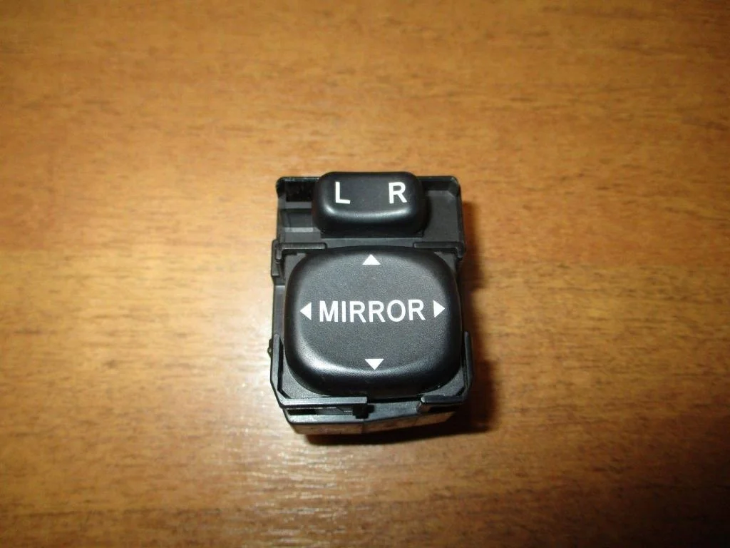 Переключатель регулировки зеркала Toyota Corolla 2006 E120