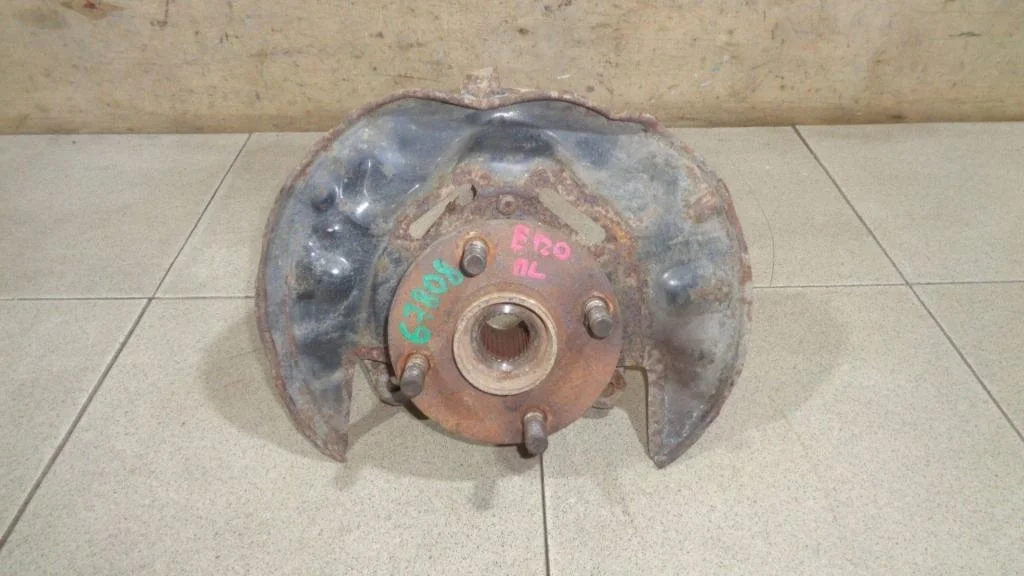 Кулак поворотный передний левый Toyota Corolla 2006 E120