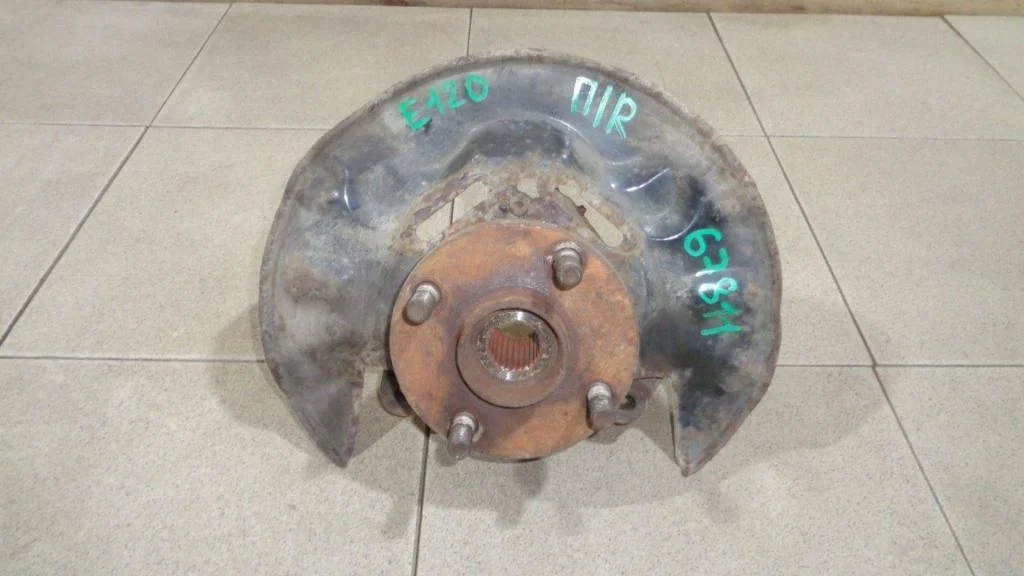 Кулак поворотный передний правый Toyota Corolla 2006 E120