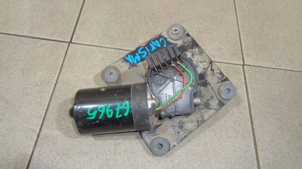 Моторчик дворников передний Mitsubishi Carisma DA