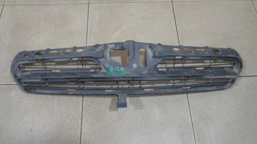 Решетка радиатора Toyota Corolla 2006 E120