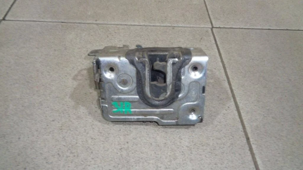 Замок двери задней правой Renault Logan 1 L90