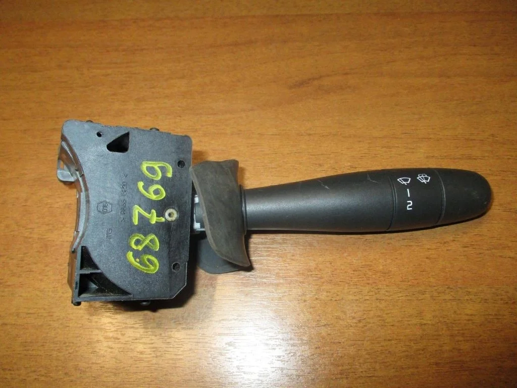 Переключатель стеклоочистителей Renault Logan 1 L90