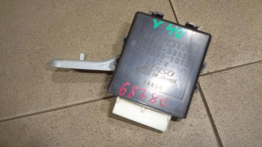 Реле стеклоочистителей Toyota Camry XV40