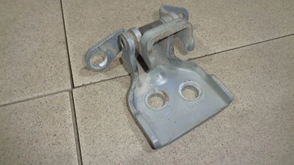 Петля двери передней правой нижняя Ford Fusion CBK