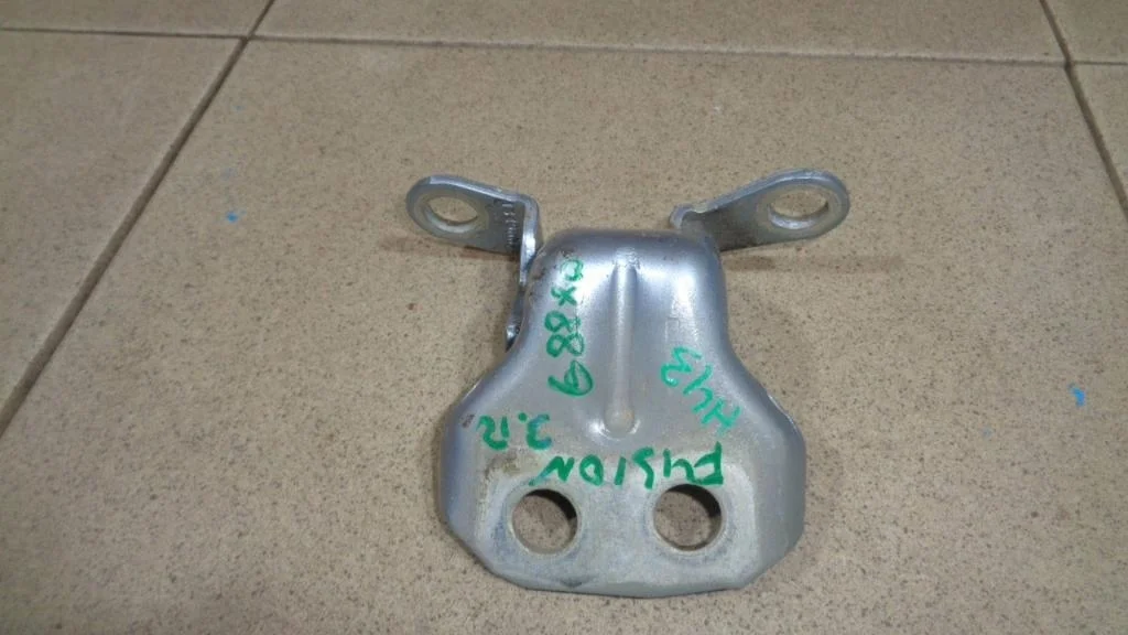 Петля двери задней правой нижняя Ford Fusion CBK