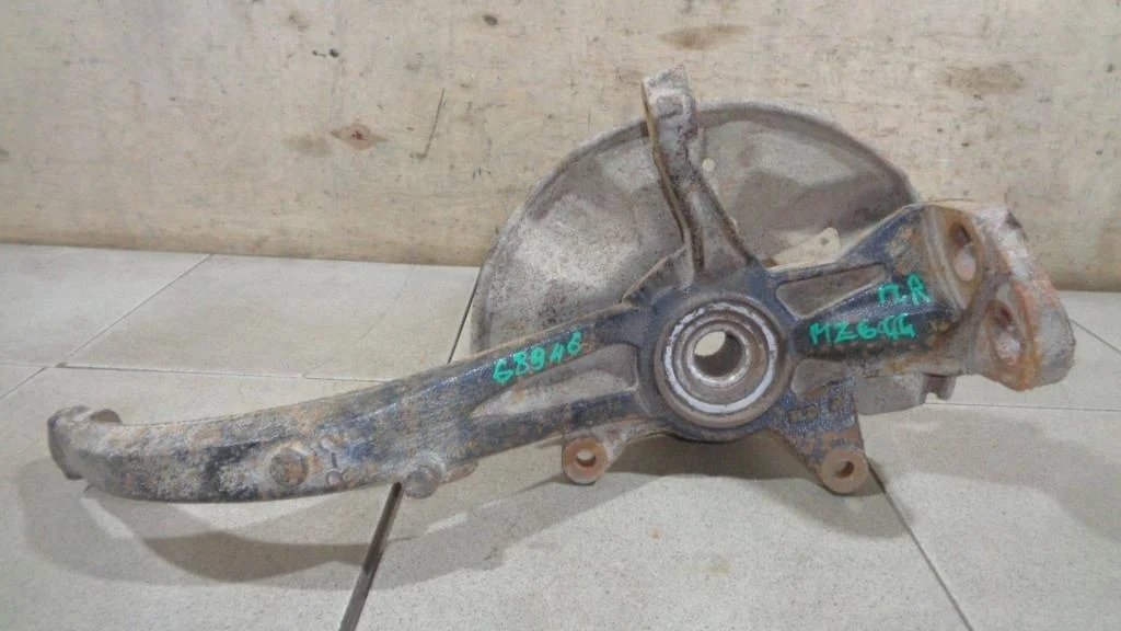 Кулак поворотный передний правый Mazda 6 GG