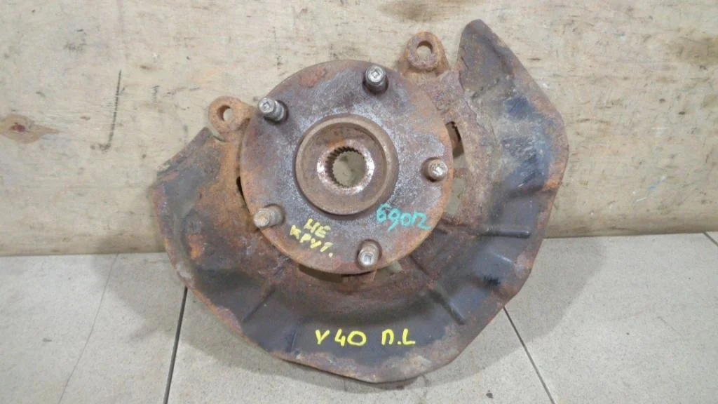 Кулак поворотный передний левый Toyota Camry XV40