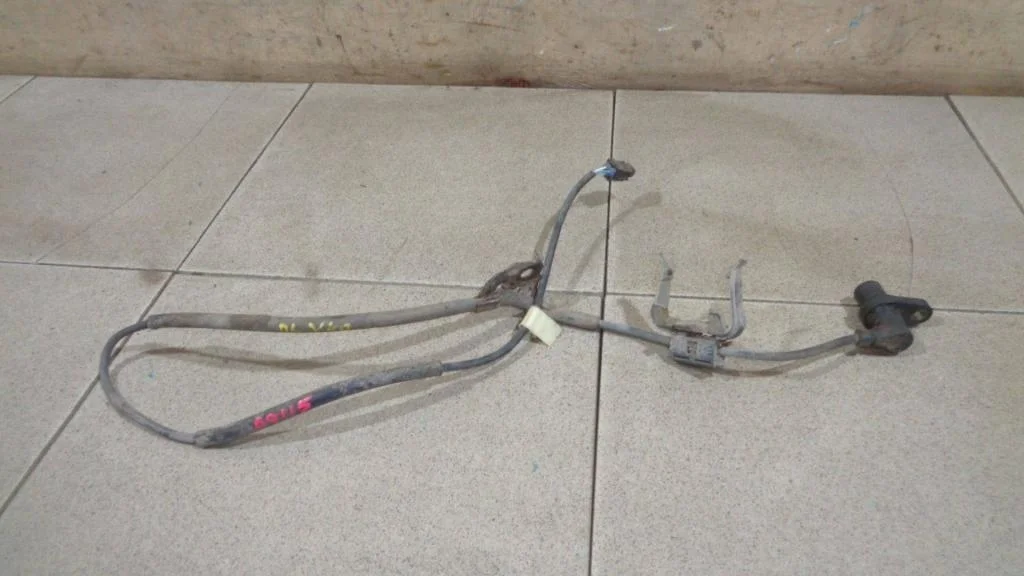 Датчик abs передний левый Toyota Camry XV40