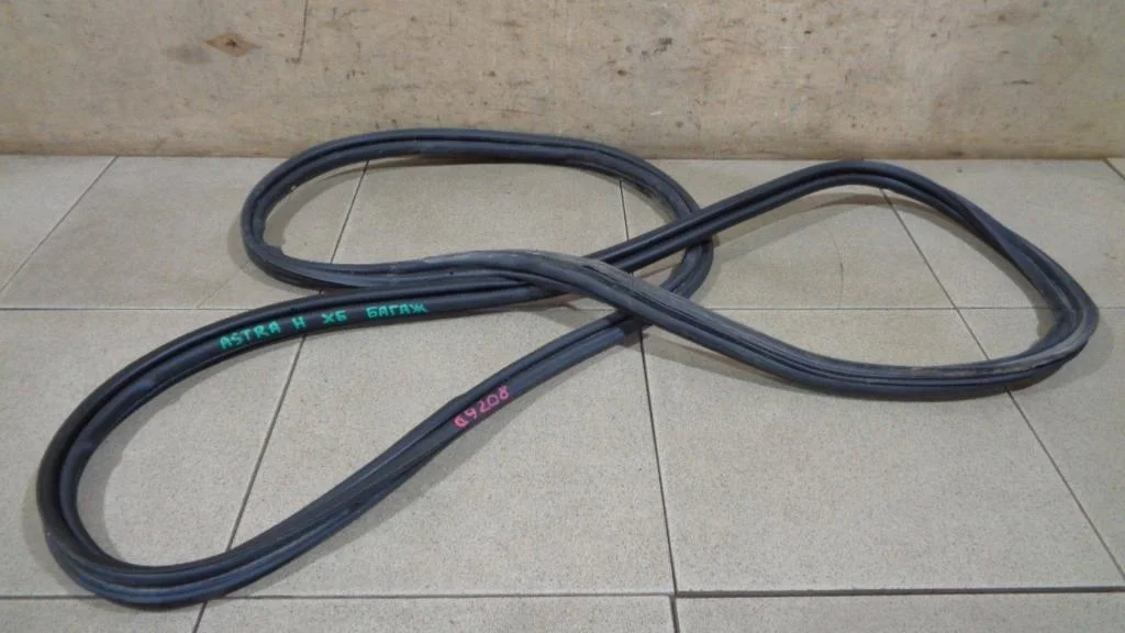 Уплотнитель багажника Opel Astra 2007 H