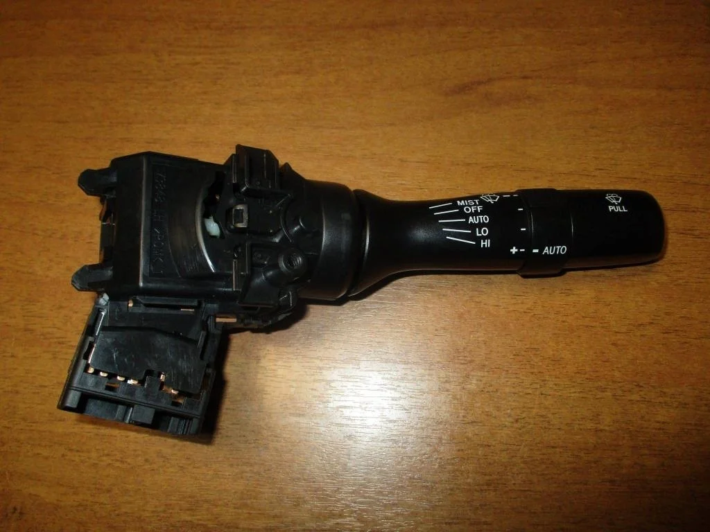 Переключатель стеклоочистителей Toyota Camry XV40