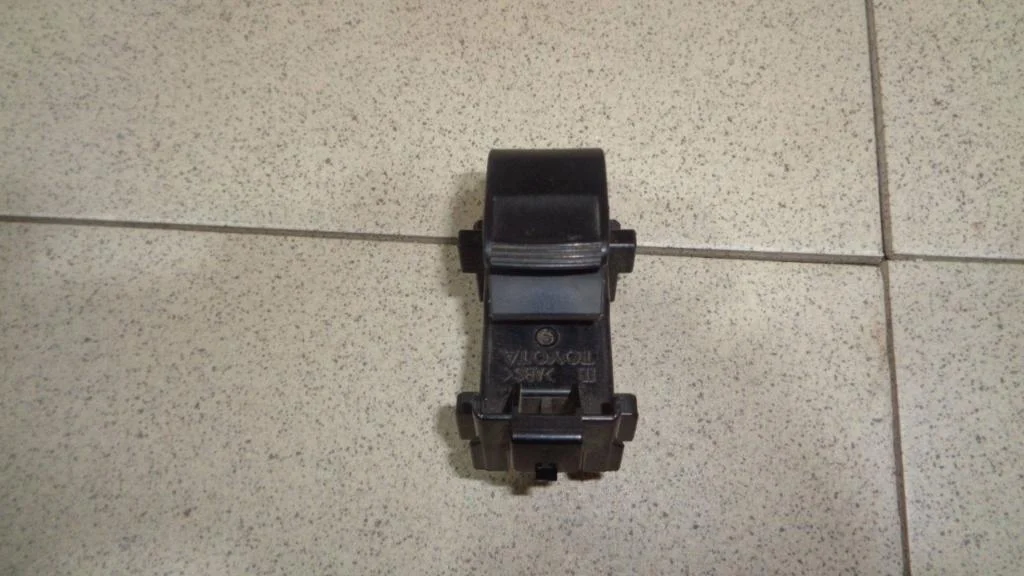 Кнопка стеклоподъемника Toyota Camry XV40