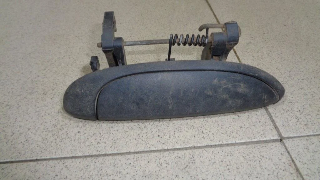 Ручка двери наружная правая Renault Logan 1 L90