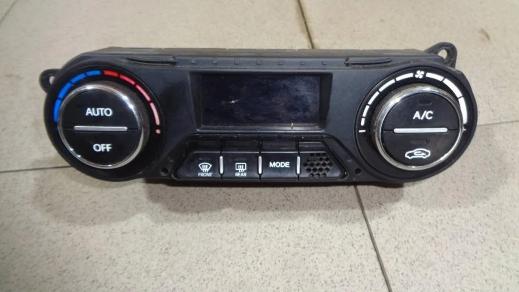 Блок управления климатической установкой Kia RIO 3 UB, QB